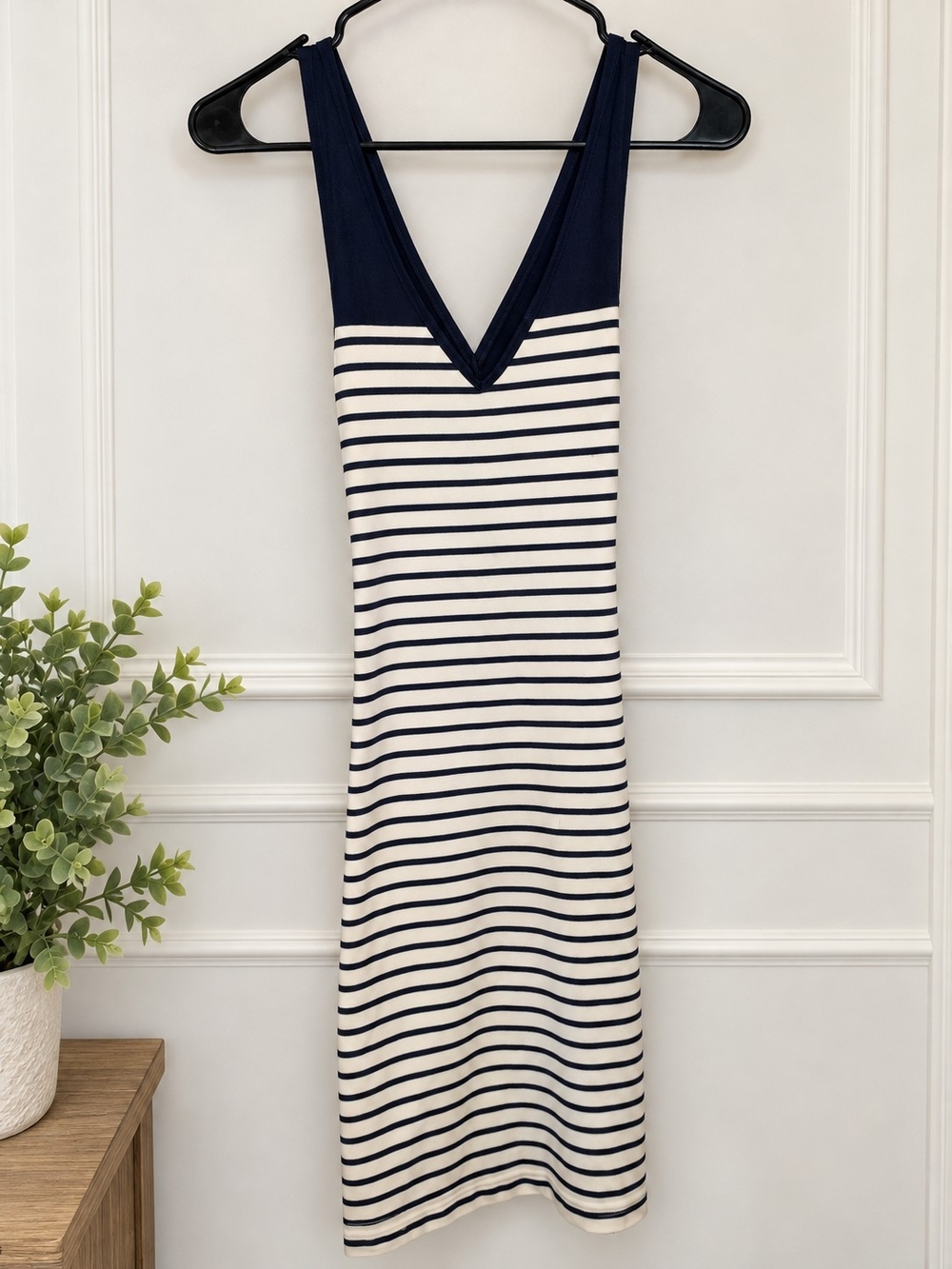 Guess Navy & White Striped V-Neck Sleeveless Midi Dress Size Small
